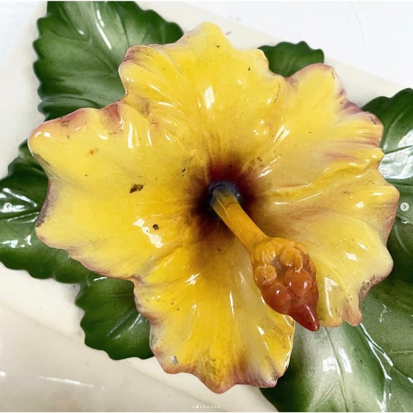 Vintage Dresser Box Trinket Jewelry Vanity Sculpted Yellow Gold Flower Lid - Picture 2 of 8